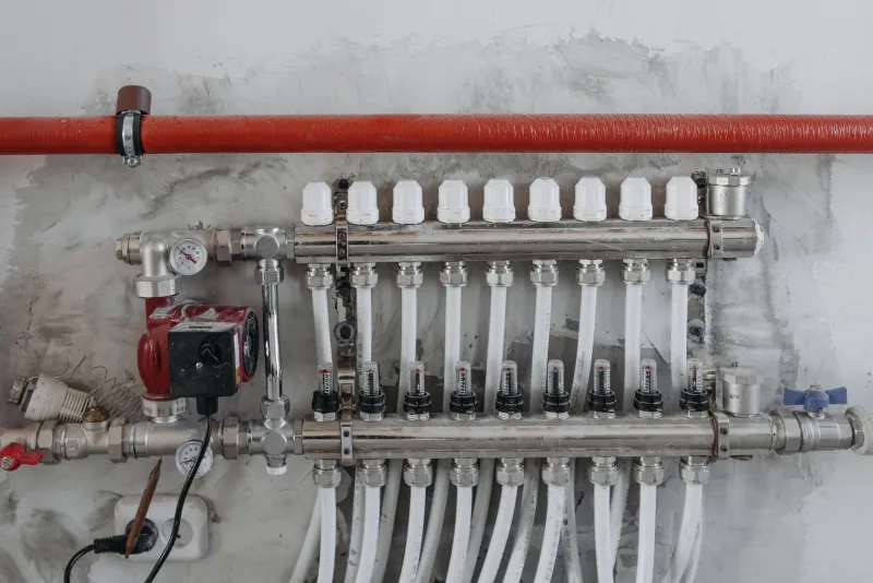 Agua dura en casa: guía práctica para proteger tu fontanería si vives en una zona con alta mineralización