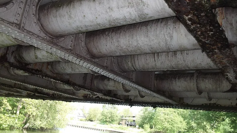 Cuando el edificio habla por sus tuberías: causas y soluciones para el ruido en instalaciones de fontanería antiguas